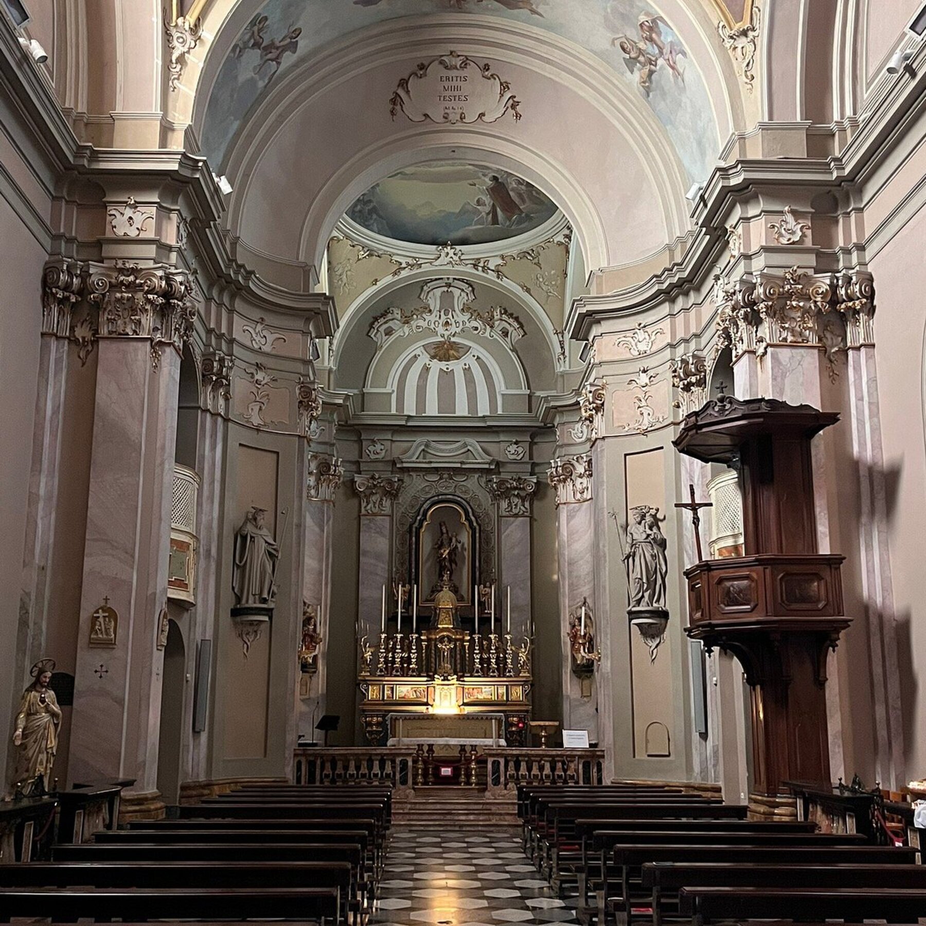 Inside Chiesa di San Vincenzo