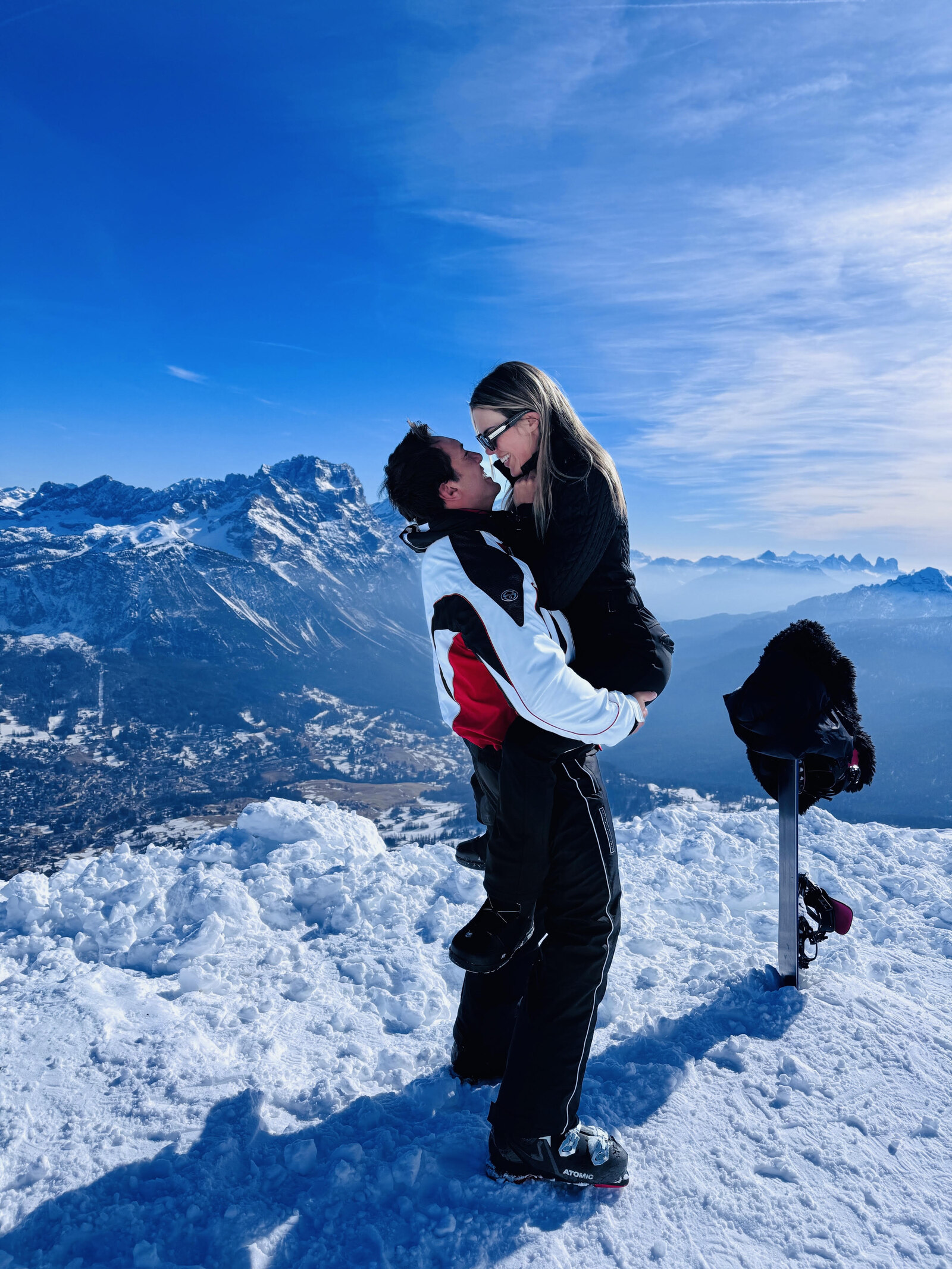 Amanda and Mattia embracing on a snowy mountaintop in the Dolomites
