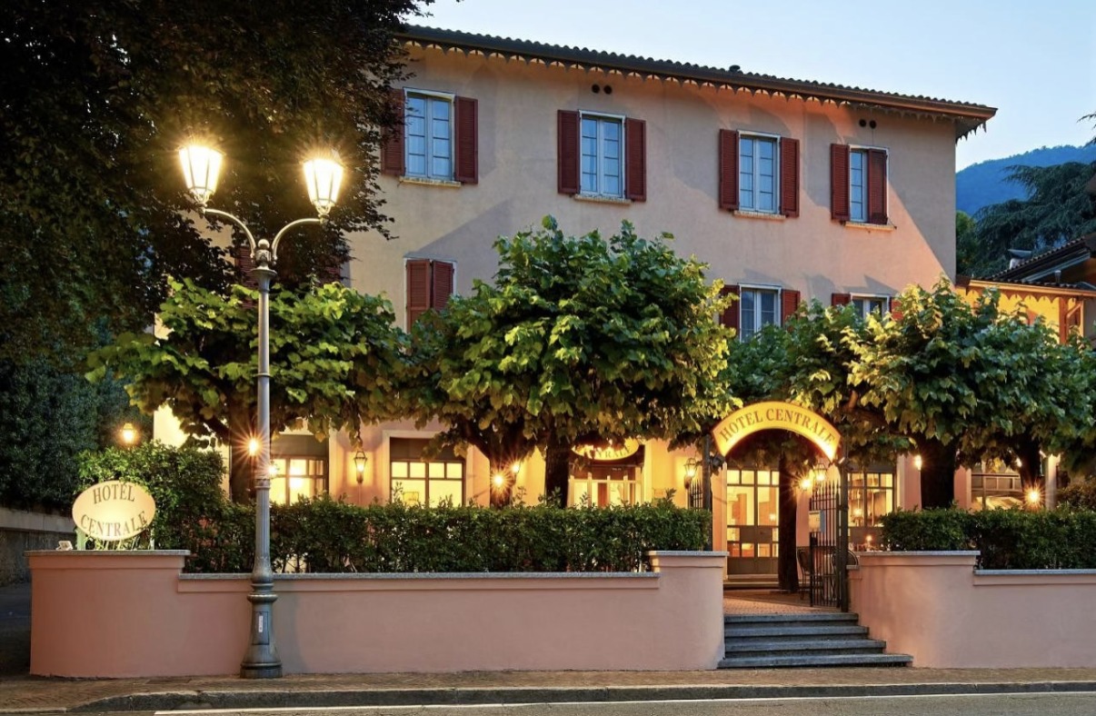 The Hotel Centrale Cernobbio's lantern-lit facade and entrance at dusk